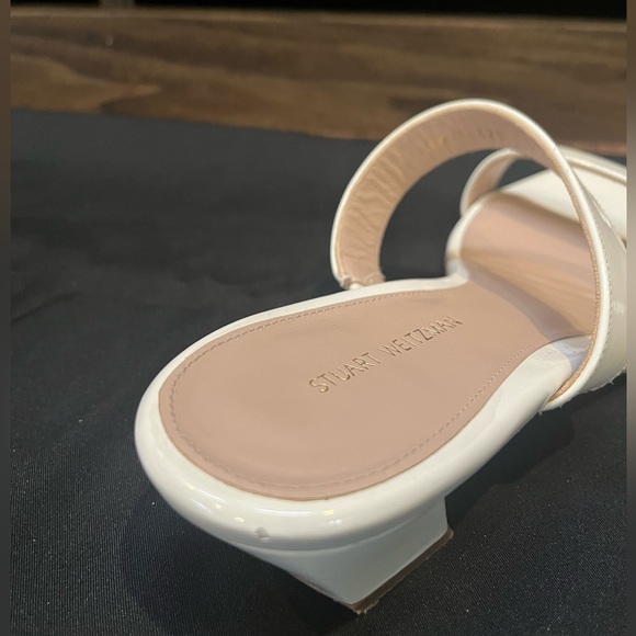 Stuart Weitzman Cream Sandal - Picture 4 of 7